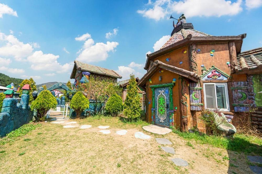 Lala Land Pet Friendly Pension Gyeongju Eksteriør bilde