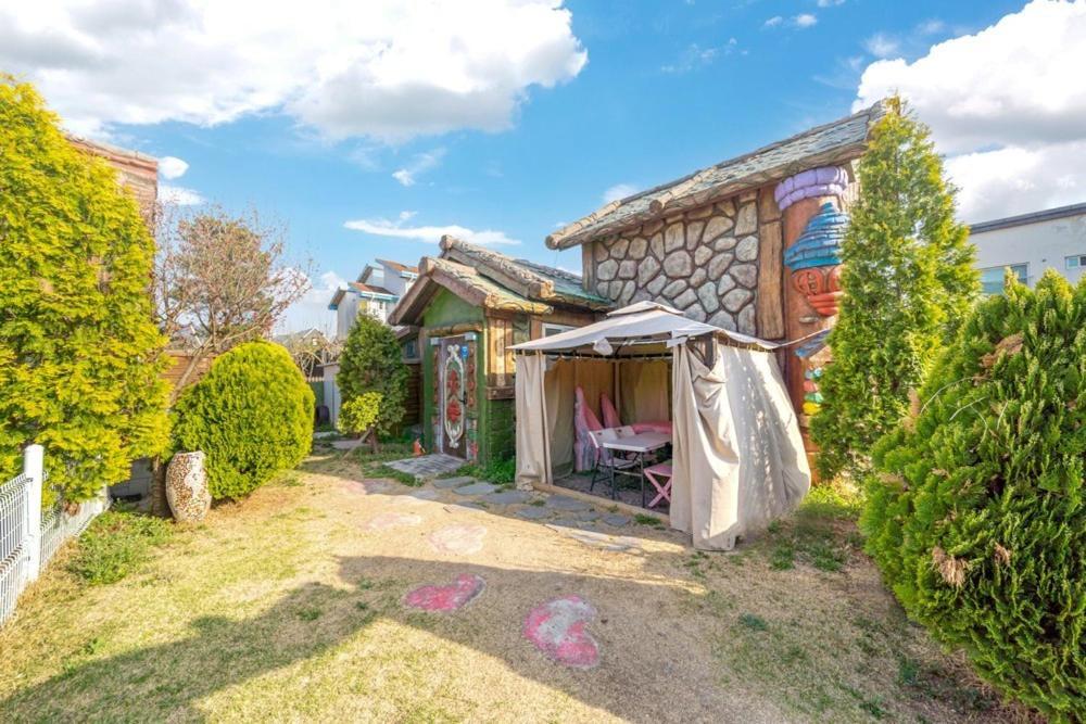 Lala Land Pet Friendly Pension Gyeongju Eksteriør bilde